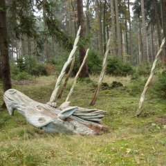 Ars Natura - Kunst am Wegesrand, hier Einhorn aus Holz