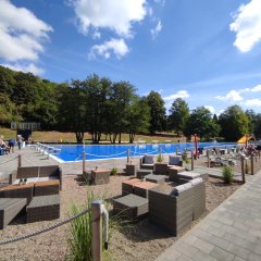 Loungebereich im Freibad