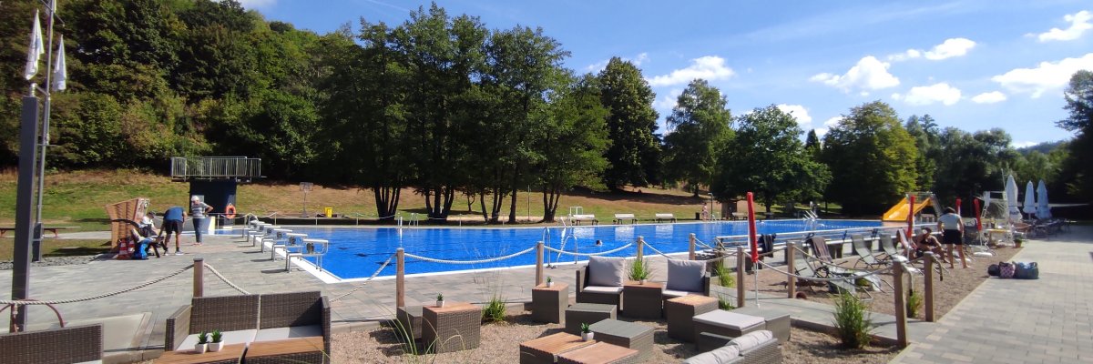 Klein und Groß haben Spaß im Liebenbachbad