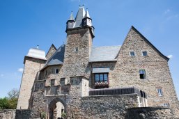 Fronatlaufnahme von Schloss Spangenberg