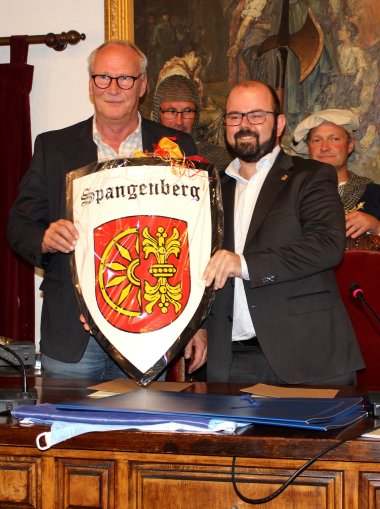 Bürgermeister Peter Tigges unterzeichnete am 22. September 2018 gemeinsam mit Bürgermeister Sergio Ortiz Gutiérrez in Cariñena die Partnerschaftsvereinbarung.