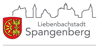 Kinder, die in einer Röhre spielen