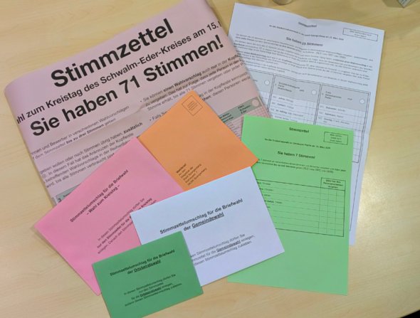 Wahlschein, Stimmzettel und Umschläge